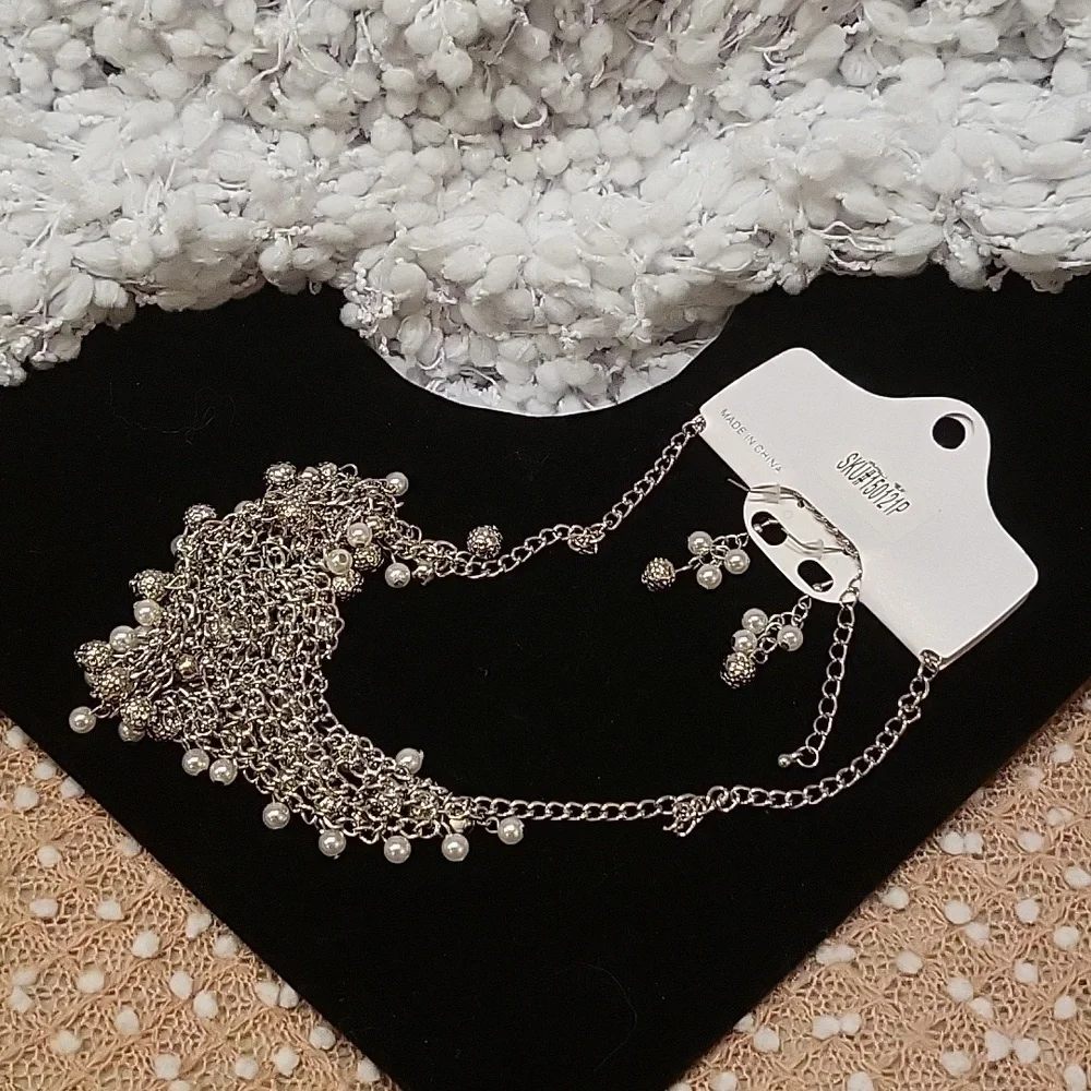 Necklace & Earrings - Picture 6 of 9